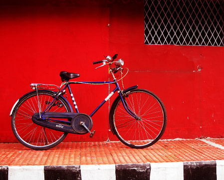 Bicycle in front of wall, great wallpaper