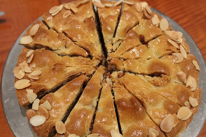 Toffee tart with dryfruits